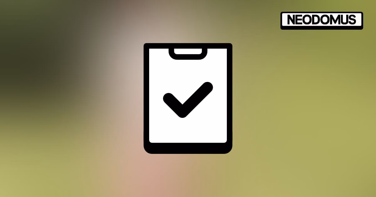 Lista de tareas con una marca de verificación y el logotipo de Neodomus